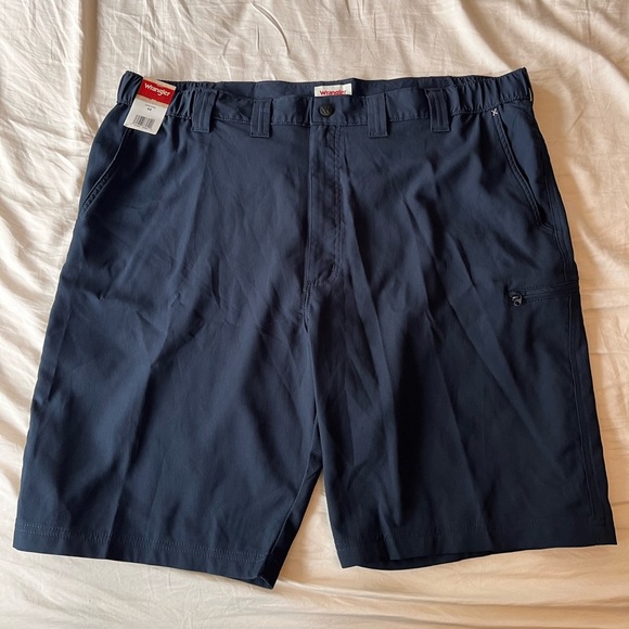 NWT Wrangler Authentics Men’s Performance Utility Shorts 44 - Picture 3 of 13